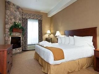 Hotel pic Days Inn & Suites by Wyndham Strathmore