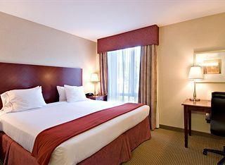 Фото отеля Holiday Inn Express and Suites Surrey, an IHG Hotel