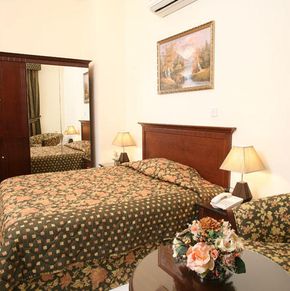 NearBy Hotel