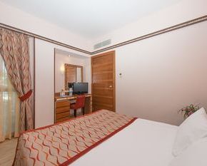 NearBy Hotel