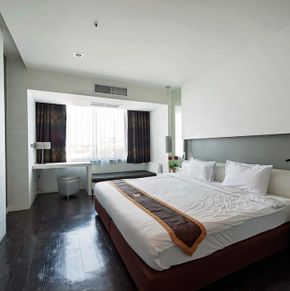 NearBy Hotel