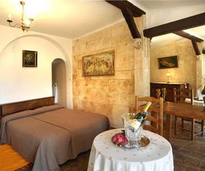 HOSTELLERIE LES REMPARTS St. Paul France