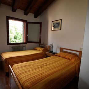 NearBy Hotel