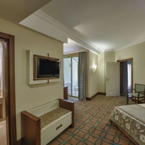 NearBy Hotel
