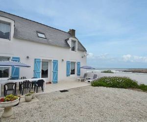 Lovely Beachfront Holiday Home in Penmarch Saint-Guenole France