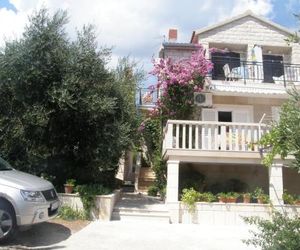 Apartments Mila Bol Croatia