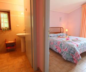 Scenic Farmhouse with Swimming Pool by Forest in Sorano Sorano Italy