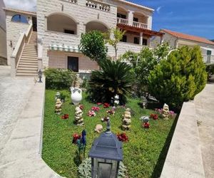 Apartments Fani Bol Croatia