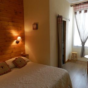 NearBy Hotel