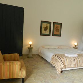 NearBy Hotel