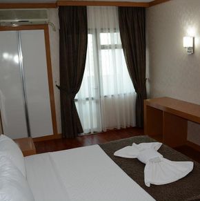 NearBy Hotel