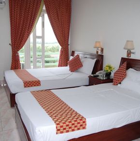 NearBy Hotel