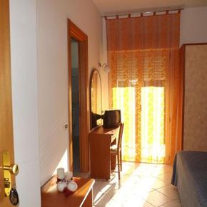 NearBy Hotel