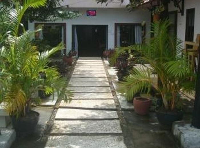 ARAMONA GUESTHOUSE