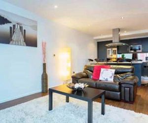 Veeve- Two Bedroom Apartment- Docklands Digs East Ham United Kingdom