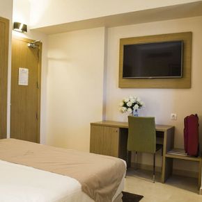 NearBy Hotel