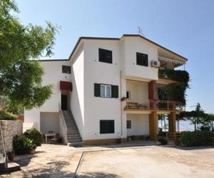 Apartments with a parking space Omis - 11066 Omis Croatia