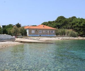 Family friendly seaside apartments Ugljan - 828 Ugliano Croatia