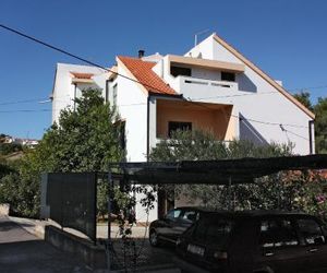 Apartment Slatine 1099b Slatine Croatia