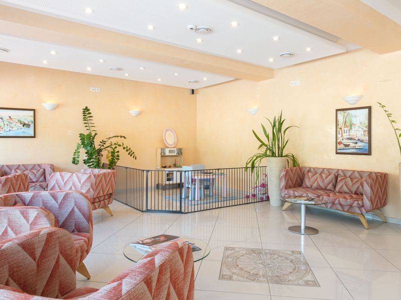 Hotel Photo 8