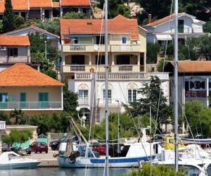 Apartment Jezera 5063c Jezera Croatia