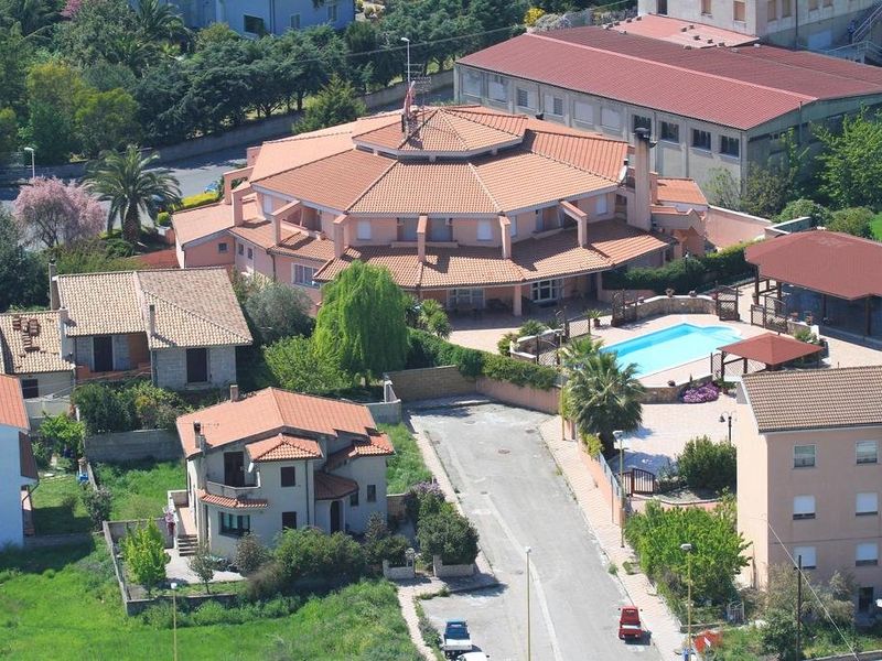Hotel Photo 1