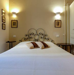NearBy Hotel