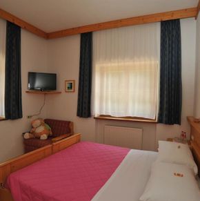 NearBy Hotel