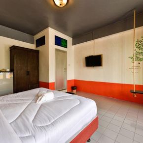 NearBy Hotel