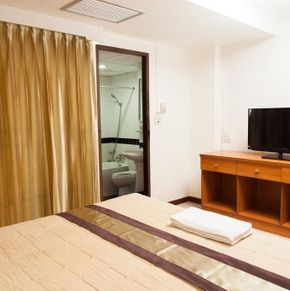 NearBy Hotel