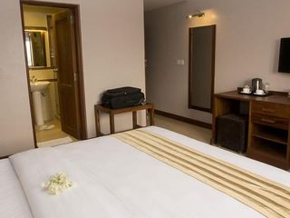 Фото отеля Venus Premier Hotel