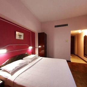 NearBy Hotel
