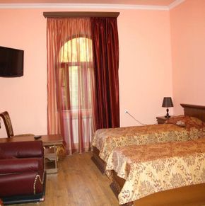 NearBy Hotel