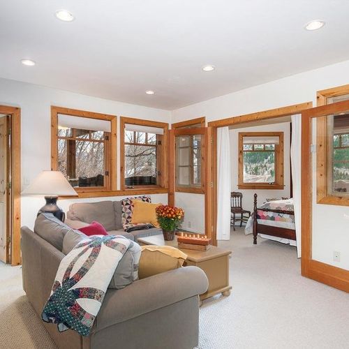 Photo of Stewart Heights 5 Bedrooms 3.5 Bathrooms Cabin