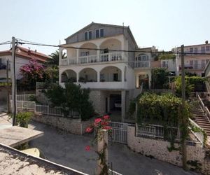 Apartments by the sea Mastrinka (Ciovo) - 4647 Okrug Donji Croatia