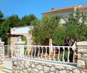 Apartments by the sea Mirca (Brac) - 2853 Supetar Croatia