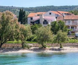 Apartments by the sea Mirca (Brac) - 732 Mirca Croatia