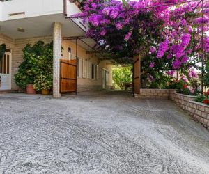 Apartments by the sea Sumpetar (Omis) - 949 Jesenice Croatia