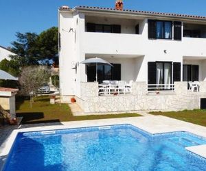 Family friendly apartments with a swimming pool Valbandon (Fazana) - 7346 Fazana Croatia