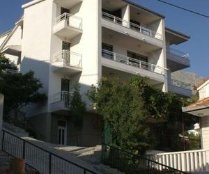 Apartments by the sea Duce (Omis) - 945 Duce Croatia