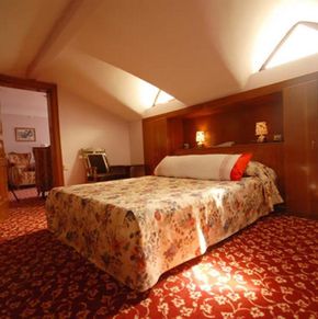 NearBy Hotel