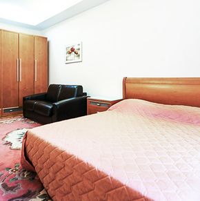 NearBy Hotel