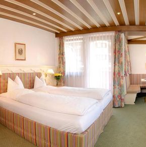 NearBy Hotel