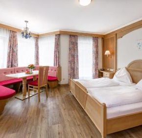 NearBy Hotel