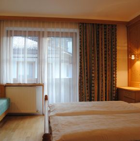NearBy Hotel