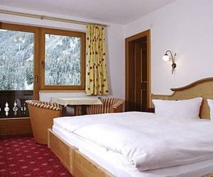 Hotel Garni Feuerstein St. Anton Austria