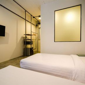 NearBy Hotel