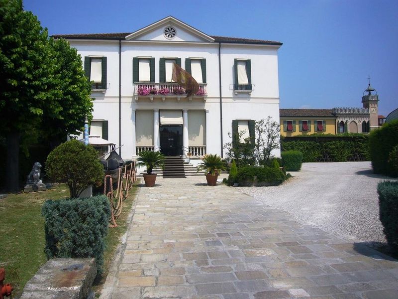 Hotel Photo 11