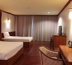 NearBy Hotel
