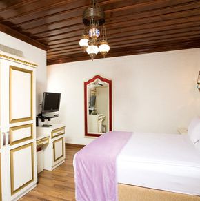 NearBy Hotel